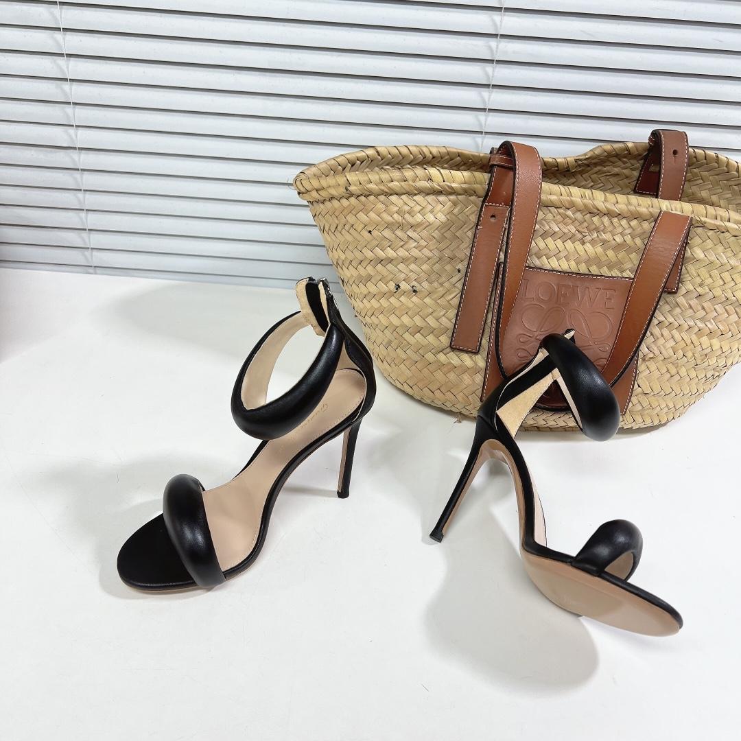 Gianvito Rossi Leather Bijoux Sandals - Jeupeter